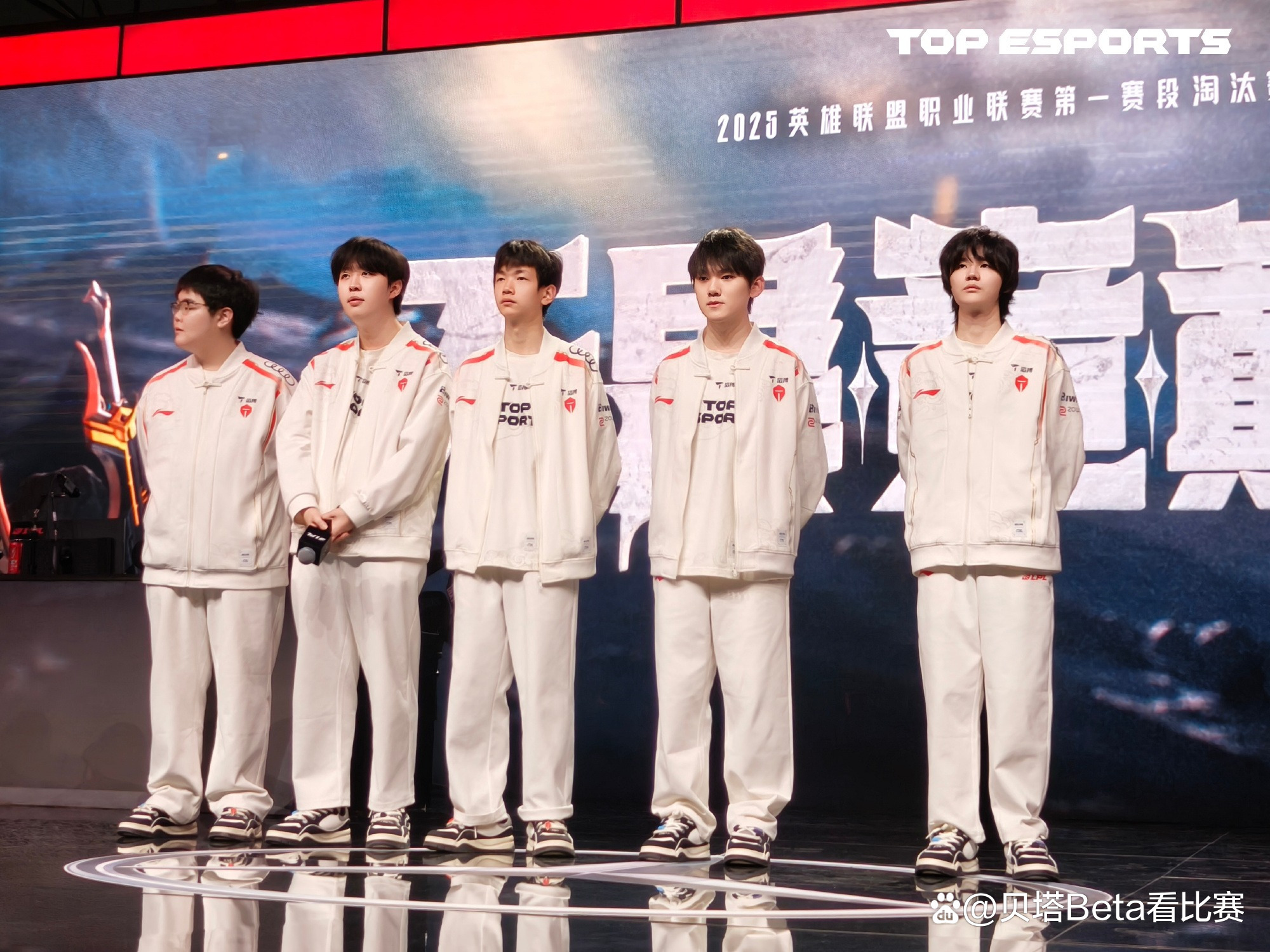 开云体育在线-MAD碾压FLY，Keria关键团战开团秒人焦点之战全球总决赛，点燃全场激情的简单介绍