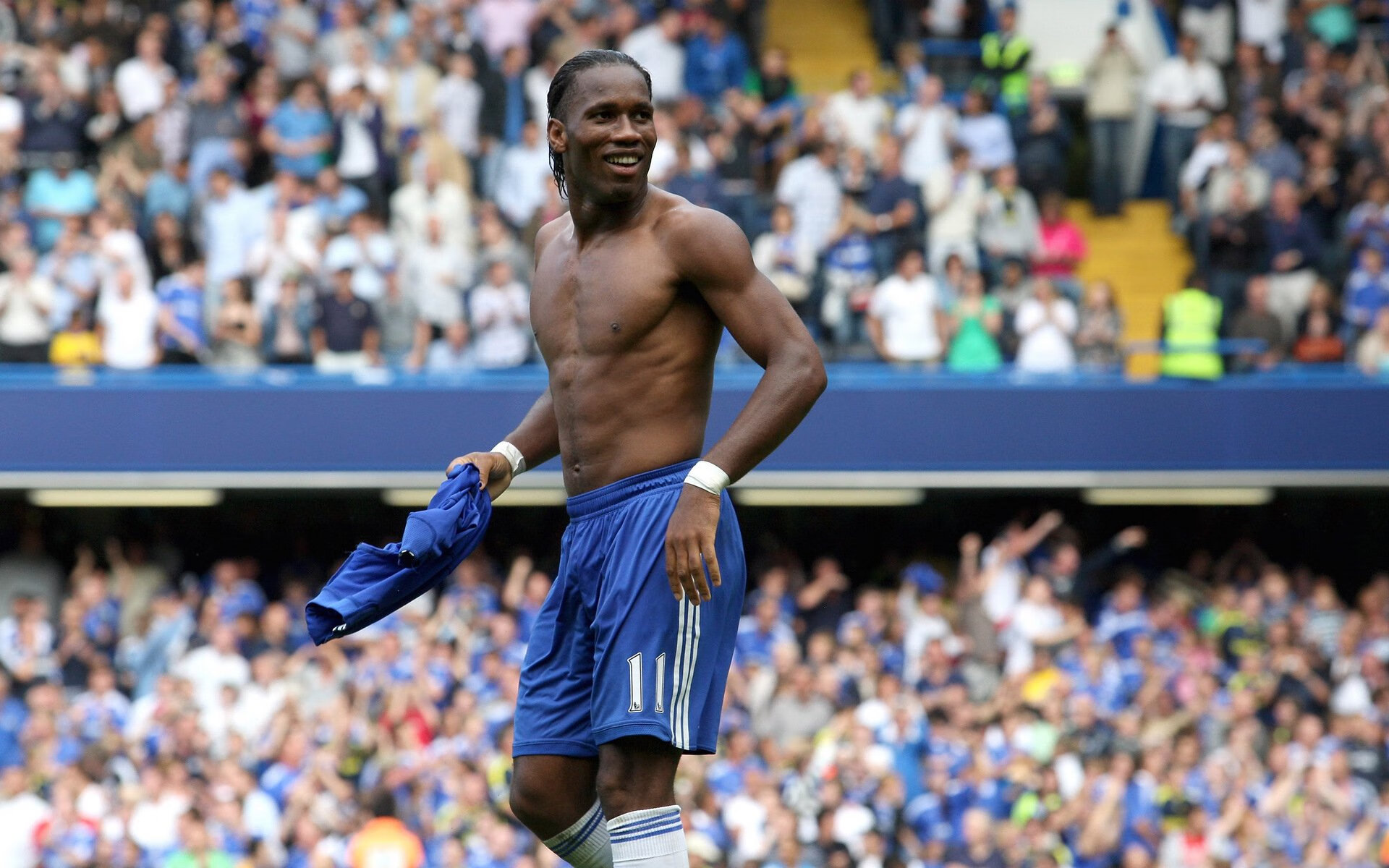 开云体育app-欧冠决赛上演猛龙斗公牛，战术博弈与意志力的终极对决