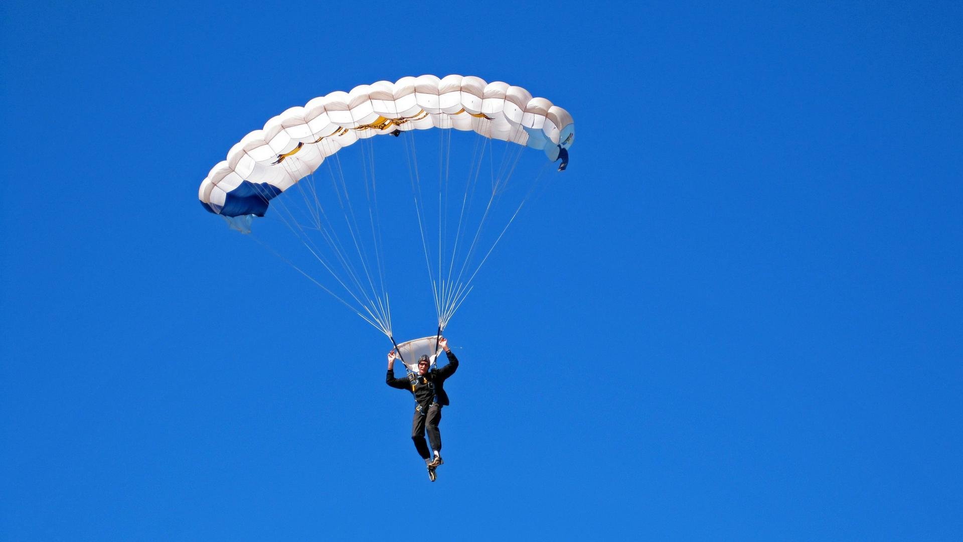 欧战风云丨阿坎吉一夫当关！勒沃库森铁血压制贝蒂斯，一场胜利背后的世界排名暗战