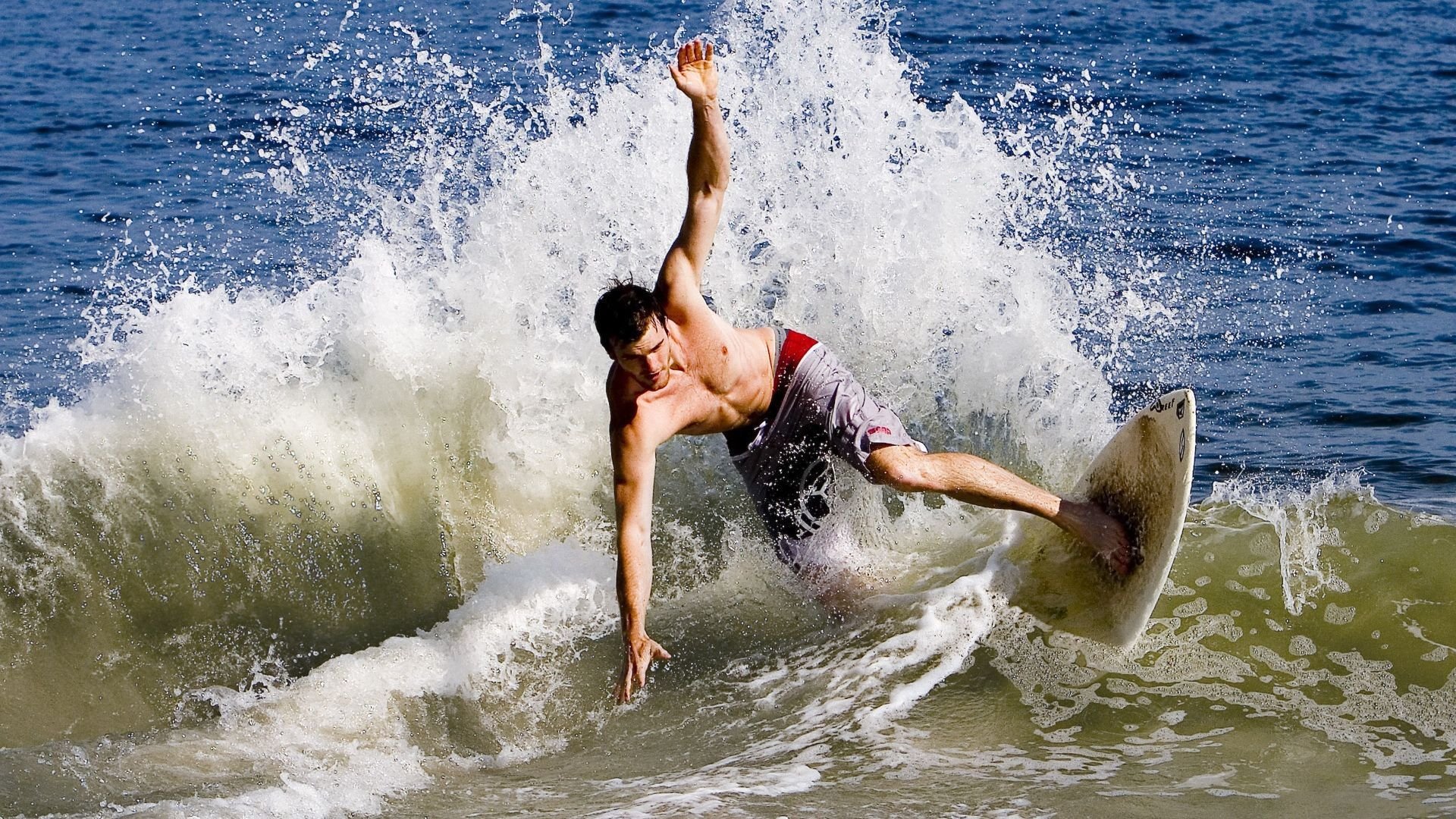 开云体育app-西亚卡姆狂轰滥炸，凯尔特人闪电击溃上海队，跨国篮球盛宴背后的故事